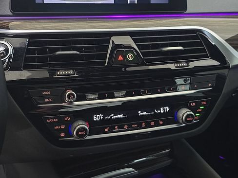 Used 2020 BMW 530i w/ Convenience Package RWD image 25