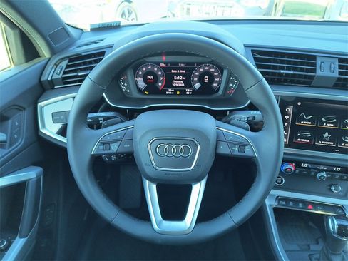 New 2025 Audi Q3 2.0T Premium image 8
