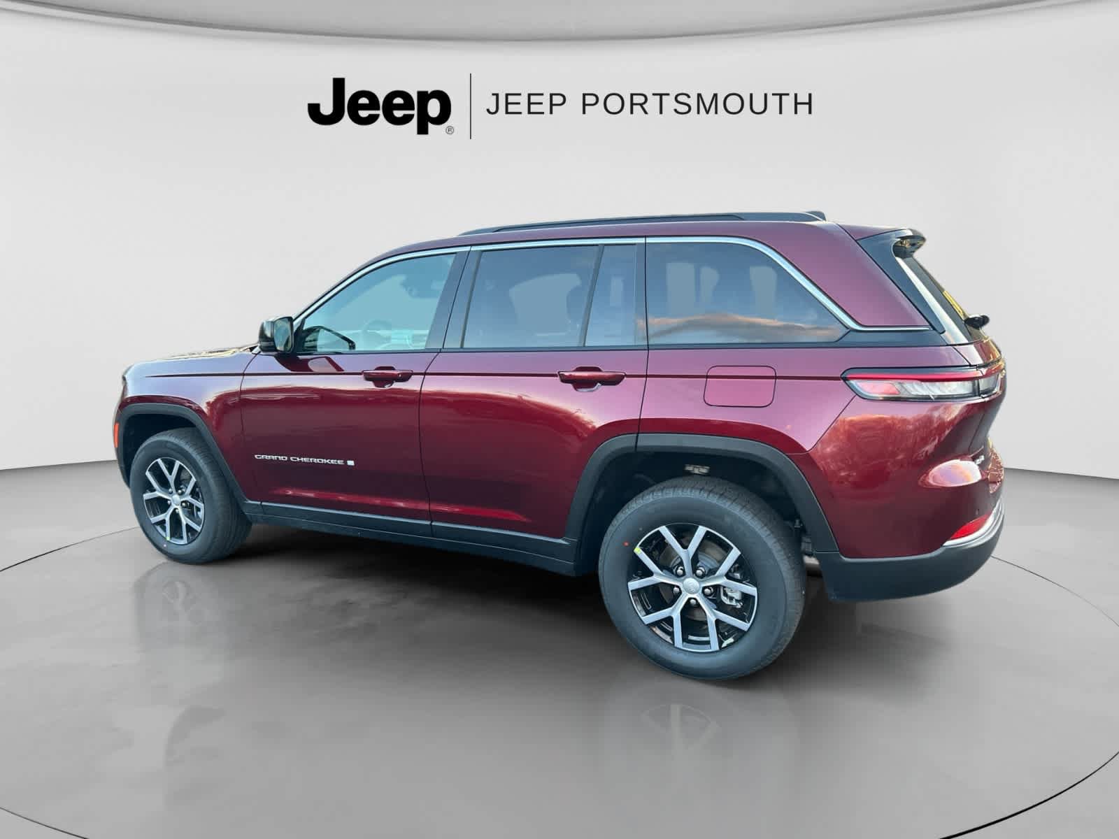 Used 2026 Jeep Grand Cherokee Limited AWD/4WD image 9
