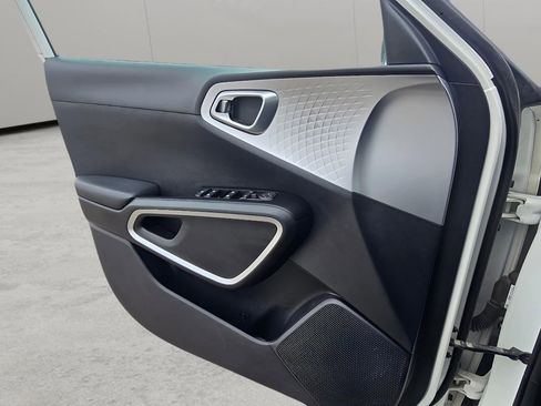 Used 2022 Kia Soul LX image 26