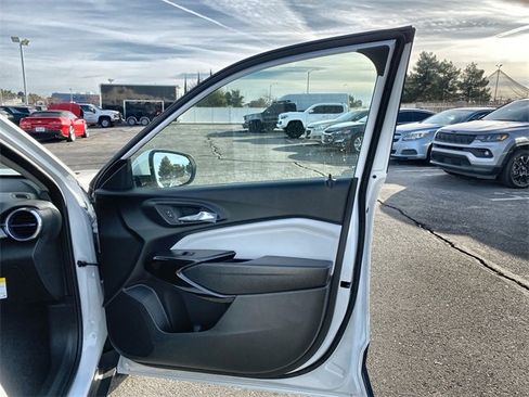 Used 2026 Chevrolet Trax LT image 28