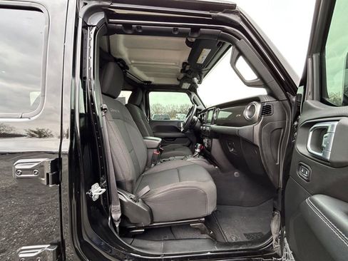 Used 2020 Jeep Wrangler Unlimited Sahara w/ Uconnect 4C Nav & Sound Group image 22