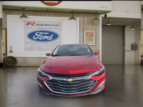 Used 2024 Chevrolet Malibu LT image 2