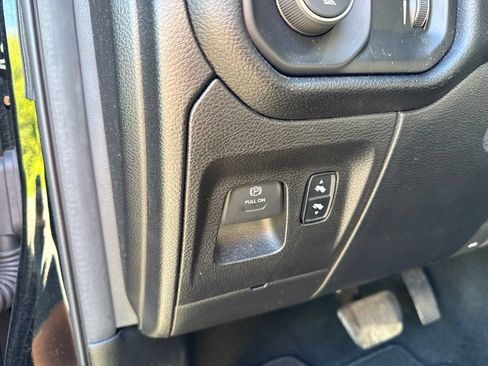 Used 2020 RAM 1500 Big Horn AWD/4WD image 11