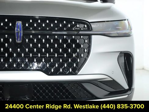 Used 2025 Lincoln Nautilus Premier AWD/4WD image 8