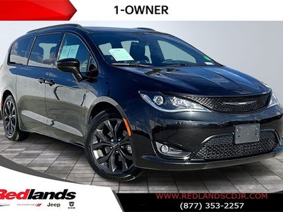 Used 2018 Chrysler Pacifica Touring-L w/ Premium Audio Group