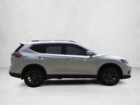 Used 2016 Nissan Rogue SL w/ SL Premium Package AWD/4WD image 4