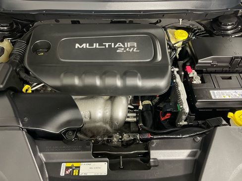 Used 2015 Jeep Cherokee Latitude w/ Cold Weather Group image 9