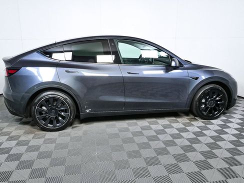 Used 2022 Tesla Model Y Long Range AWD/4WD image 2