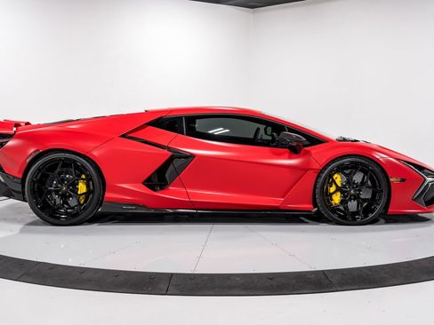 Used 2025 Lamborghini Revuelto AWD/4WD image 2