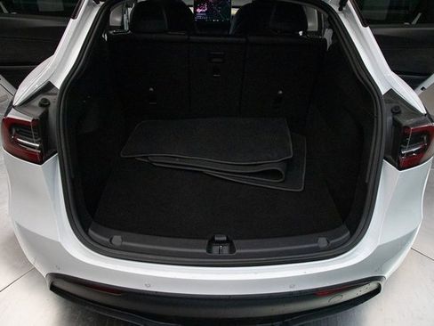 Used 2022 Tesla Model Y Performance image 19