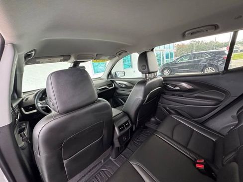 Used 2023 GMC Terrain SLT w/ Infotainment Package II image 21