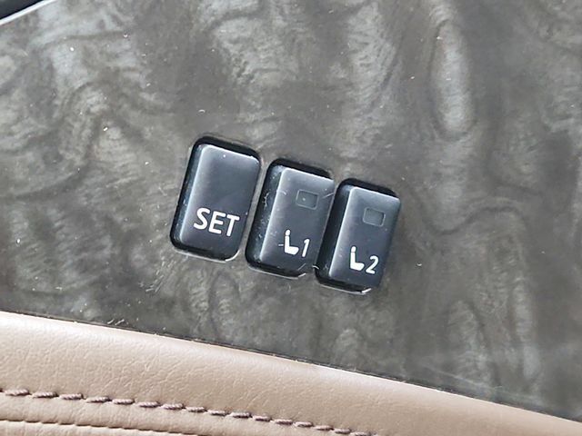 Used 2023 Nissan Armada Platinum w/ Captain's Chairs Package RWD image 21