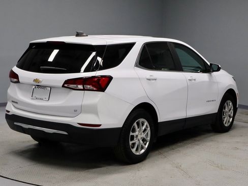 Used 2022 Chevrolet Equinox LT w/ Driver Convenience Package image 12