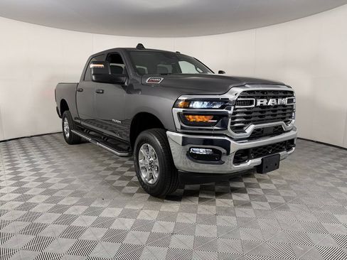 Used 2025 RAM 2500 Big Horn AWD/4WD image 3