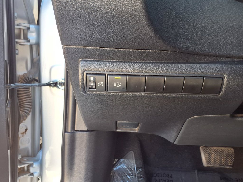 Used 2024 Toyota Corolla LE FWD image 25
