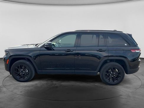 Used 2024 Jeep Grand Cherokee Altitude AWD/4WD image 6