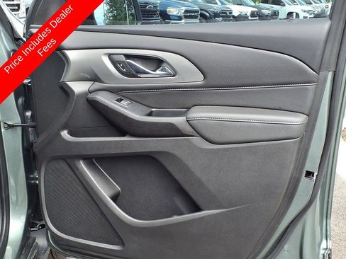 Used 2023 Chevrolet Traverse LT FWD image 11