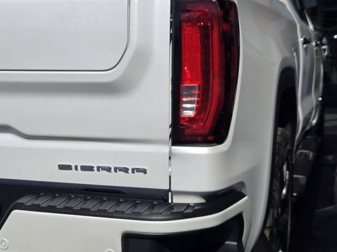 Used 2021 GMC Sierra 1500 Denali image 9