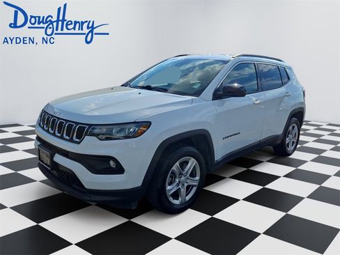 Used 2024 Jeep Compass Latitude image 1