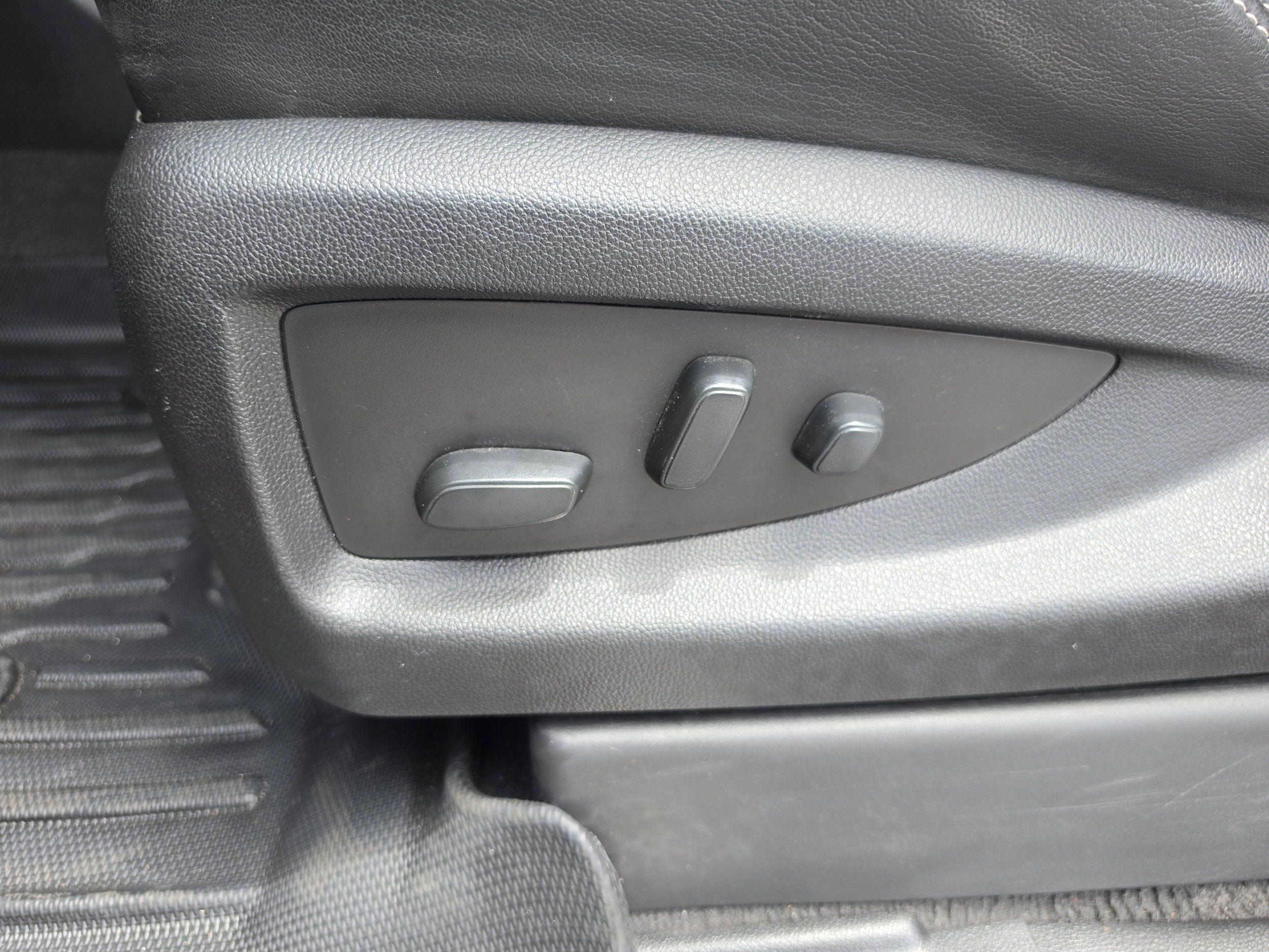 Used 2020 GMC Yukon XL Denali RWD image 23