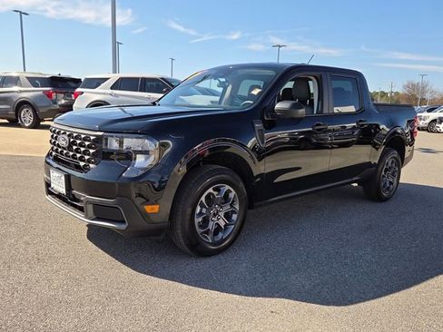 Used 2025 Ford Maverick XLT image 3