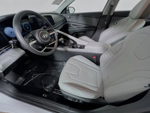 Used 2024 Hyundai Elantra Limited image 15