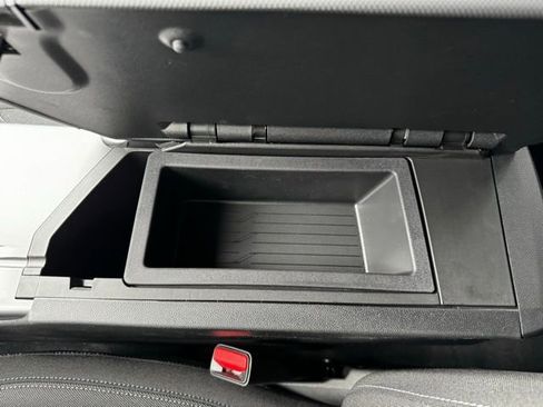 New 2026 Chevrolet Equinox EV LT image 18