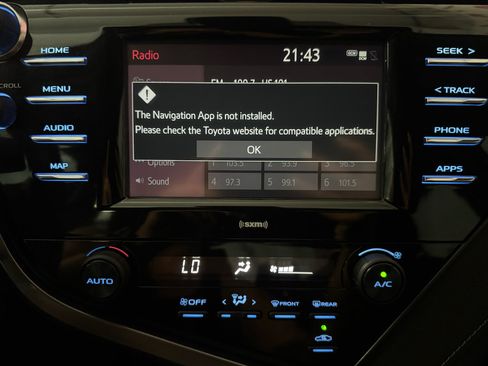 Used 2020 Toyota Camry SE FWD image 25