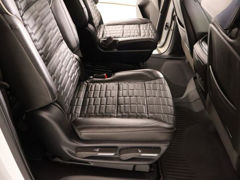 Used 2024 Cadillac Escalade ESV Sport Platinum AWD/4WD image 15