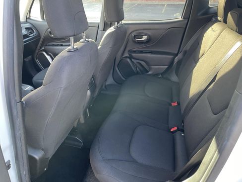 Used 2023 Jeep Renegade Latitude image 8