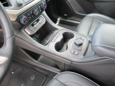 Used 2023 GMC Acadia Denali AWD/4WD image 18