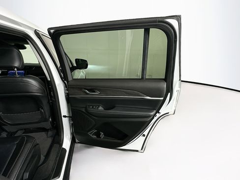 Used 2023 Jeep Grand Cherokee L Limited image 31