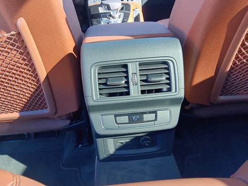 Used 2023 Audi Q5 Premium w/ Convenience Package image 18