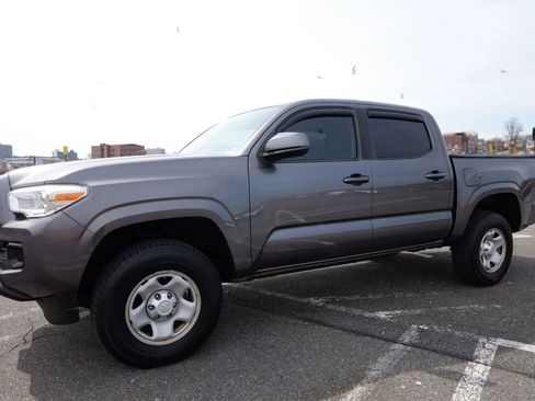 Used 2016 Toyota Tacoma SR image 5