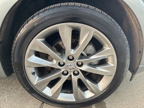 Used 2023 Buick Envision Avenir image 11