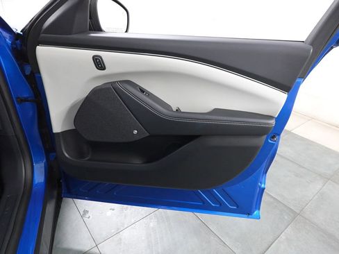 Used 2025 Ford Mustang Mach-E Premium AWD/4WD image 31