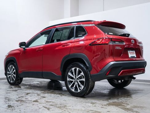 Certified 2023 Toyota Corolla Cross XLE image 7