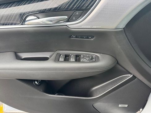 Used 2024 Cadillac XT6 Premium Luxury w/ Technology Package image 13