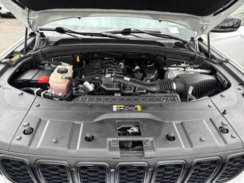 Used 2023 Jeep Grand Cherokee L Laredo AWD/4WD image 26