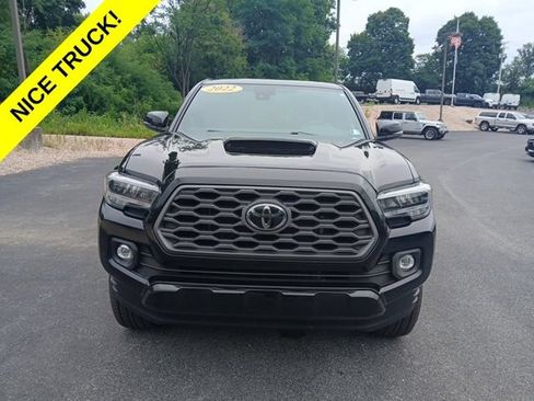 Used 2022 Toyota Tacoma TRD Sport w/ TRD Premium Sport Package AWD/4WD image 9