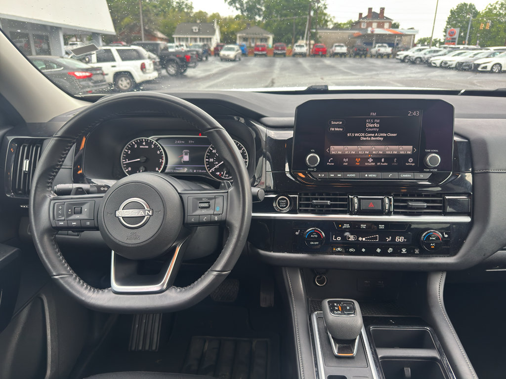 Used 2024 Nissan Pathfinder SV FWD image 9