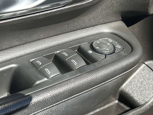 Used 2024 GMC Terrain SLE FWD image 25