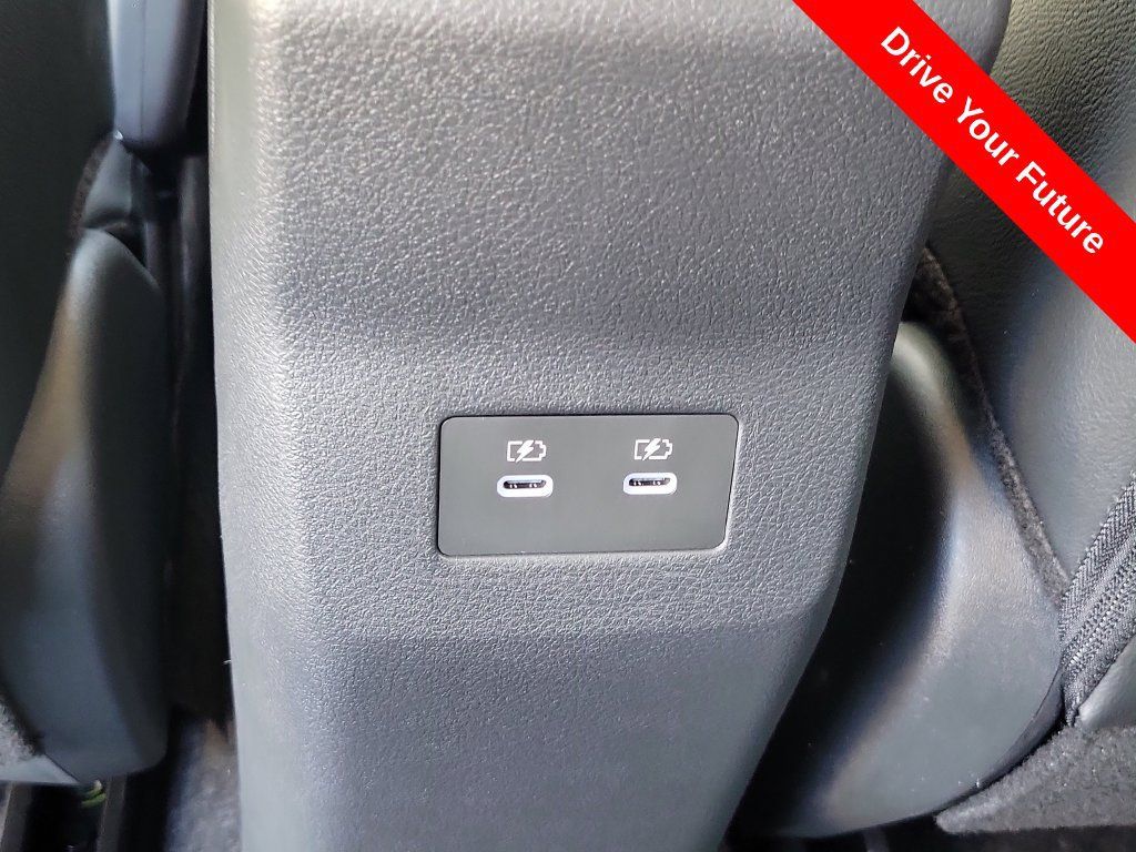 Used 2025 Nissan Kicks SR AWD/4WD image 22