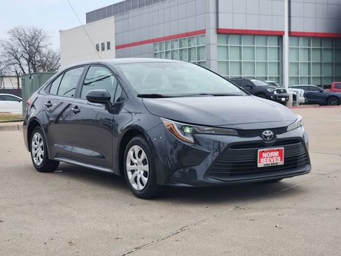 Used 2024 Toyota Corolla LE image 2