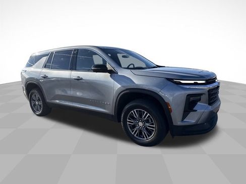 Used 2024 Chevrolet Traverse LS image 3