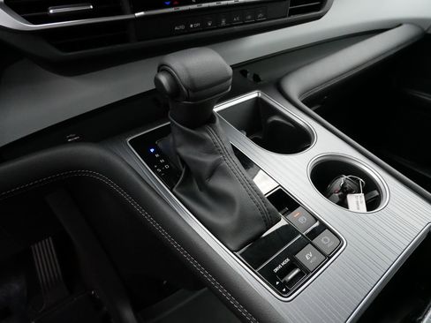 Used 2025 Toyota Sienna LE image 24