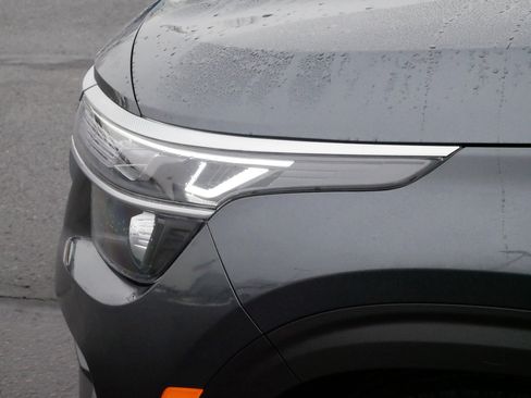 Used 2022 Kia Seltos EX image 16