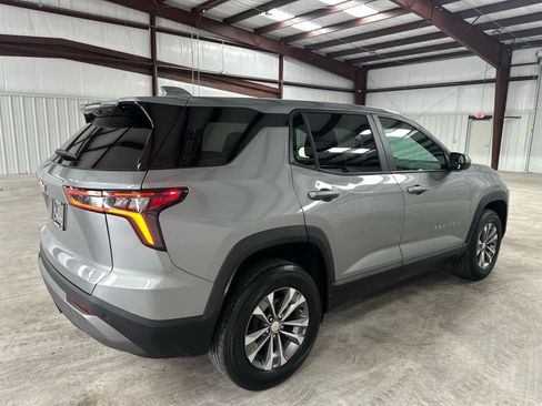 Used 2025 Chevrolet Equinox LT FWD image 5
