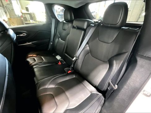 Used 2022 Jeep Cherokee Limited AWD/4WD image 24